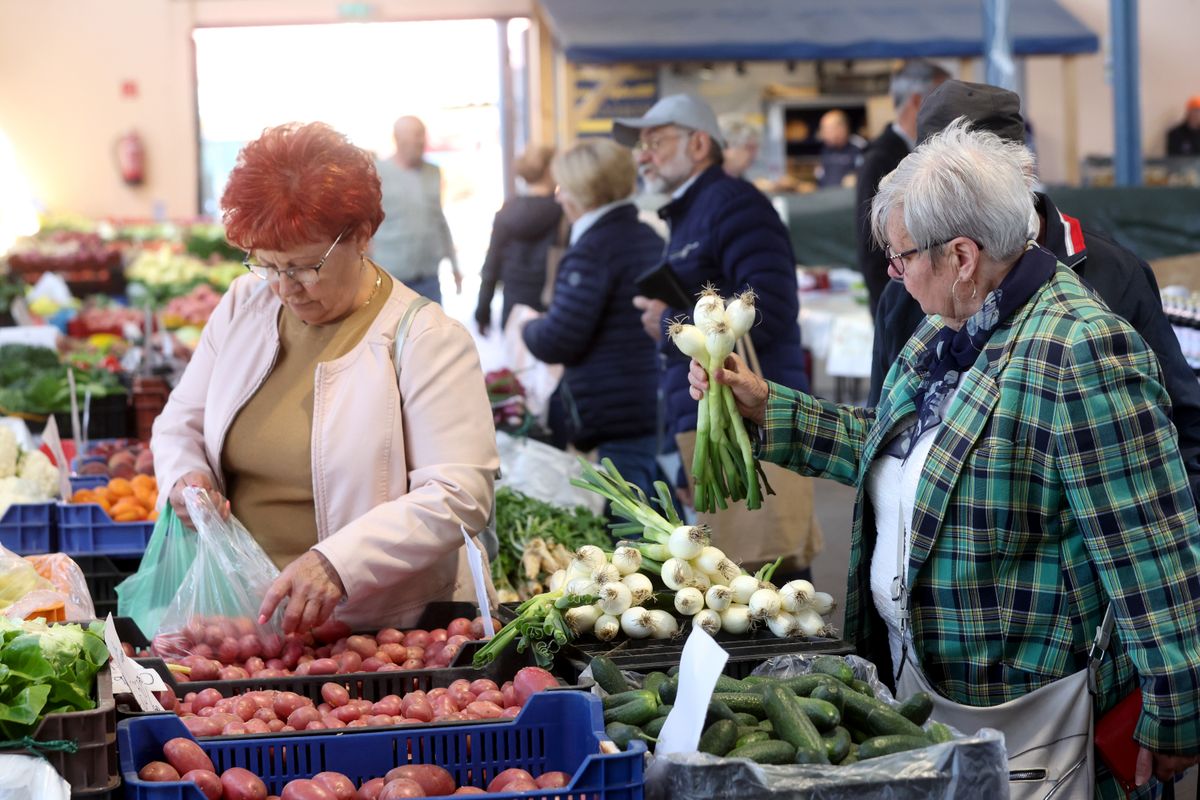 Zöldségdömping pénteken a kaposvári piacon