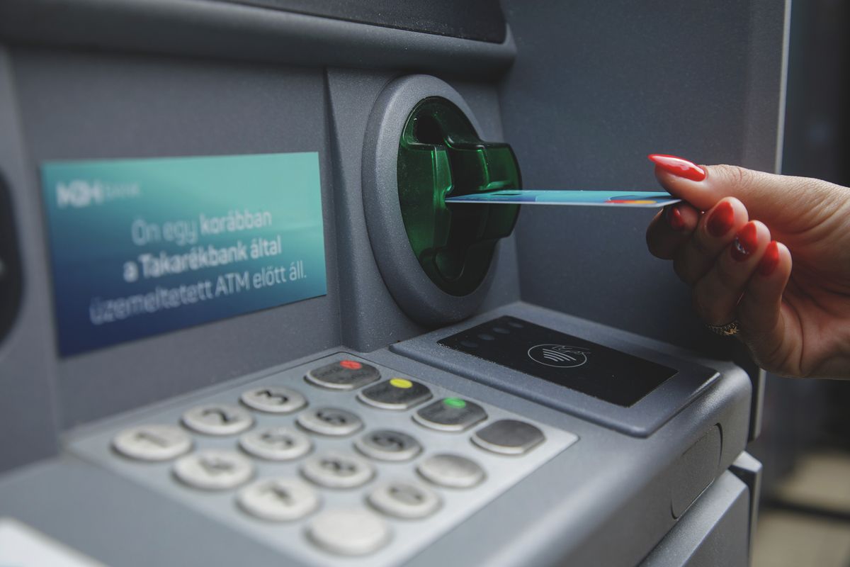 20250508_mol_mbh_atm_018_VZ Bankautómatáknál is veszély leselkedhet ránk.