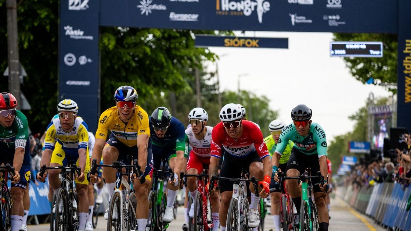 Tour de Hongrie: a brutális tömegbaleset után célfotó döntött a balatoni szakaszon