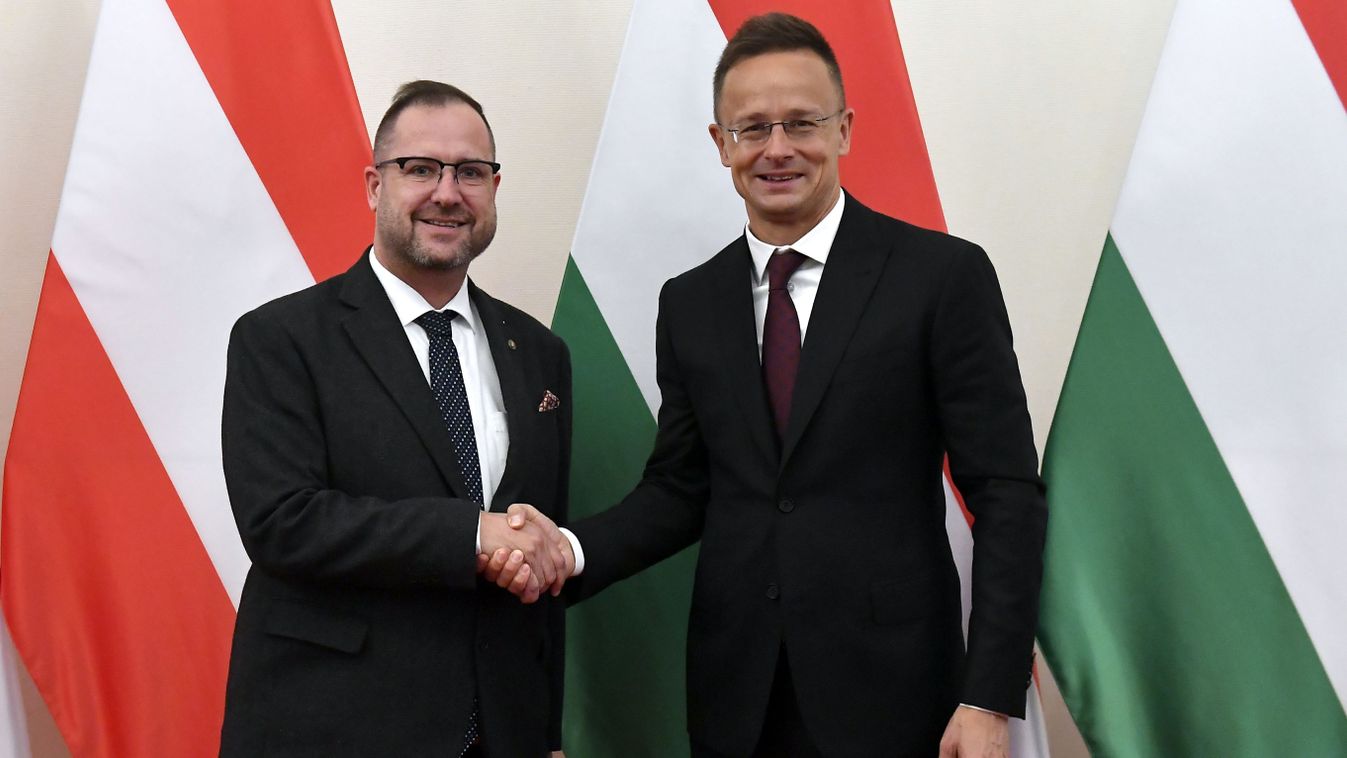 Szijjártó: Magyarország kiveszi a részét a józan ész forradalmából (videó)