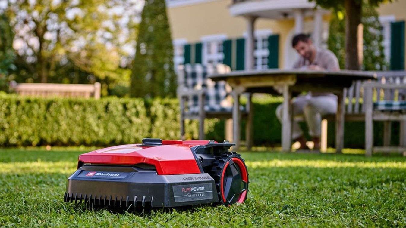 Indul a küzdelem a pázsiton – megéri a robotfűnyíró, vagy maradjon a lengőkasza és a tologatós?