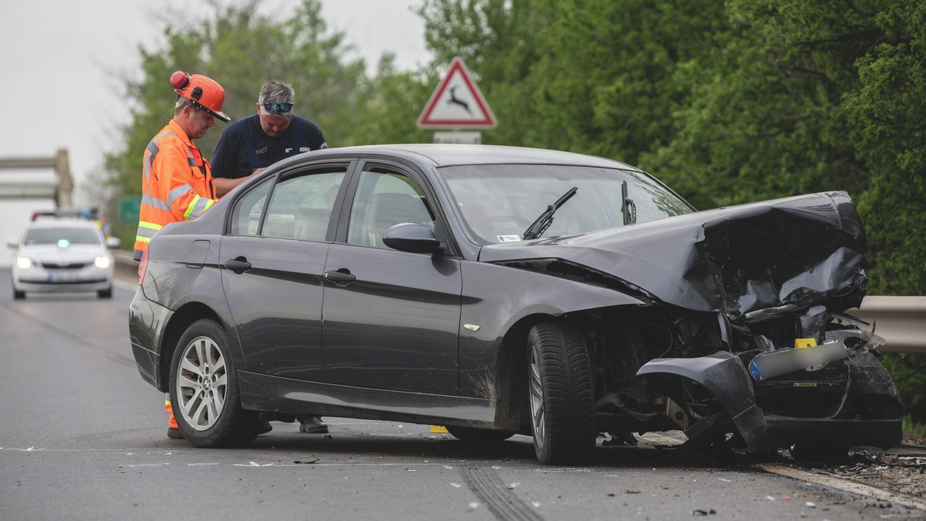 Rosszul lett a sofőr, a szalagkorlát fogta meg
