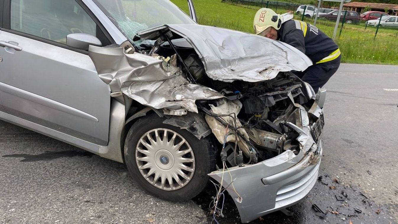Durva baleset a Balatonnál: felborult egy kenyérszállító teherautó - Fotók