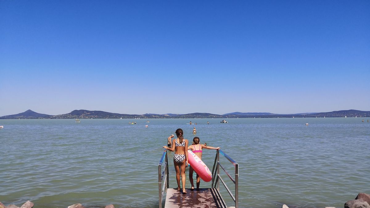 Aki nem vigyázott, simán leégett és pirosra sült a Balatonnál