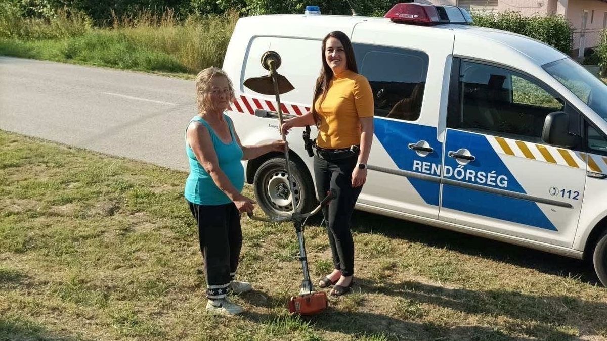 Rendőrnő adta vissza az ellopott karádi fűkaszát