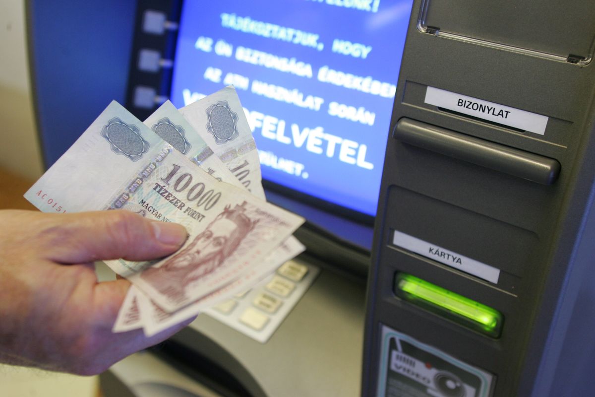 bankautomata, pénzfelvétel ATM, bankjegy, bankkártyás befizetés, készpénzfelvétel,