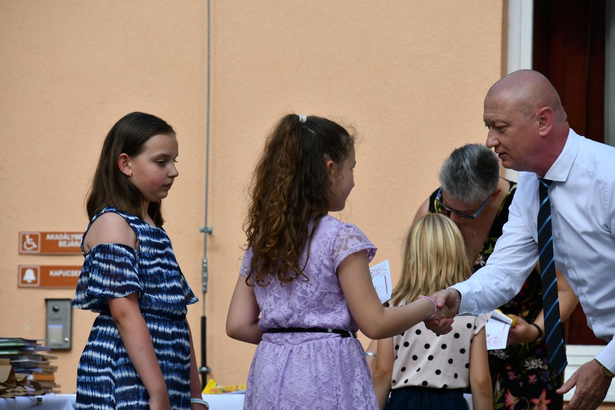 Díjözön: a zeneiskola kiemelkedően eredményes időszakot zárt