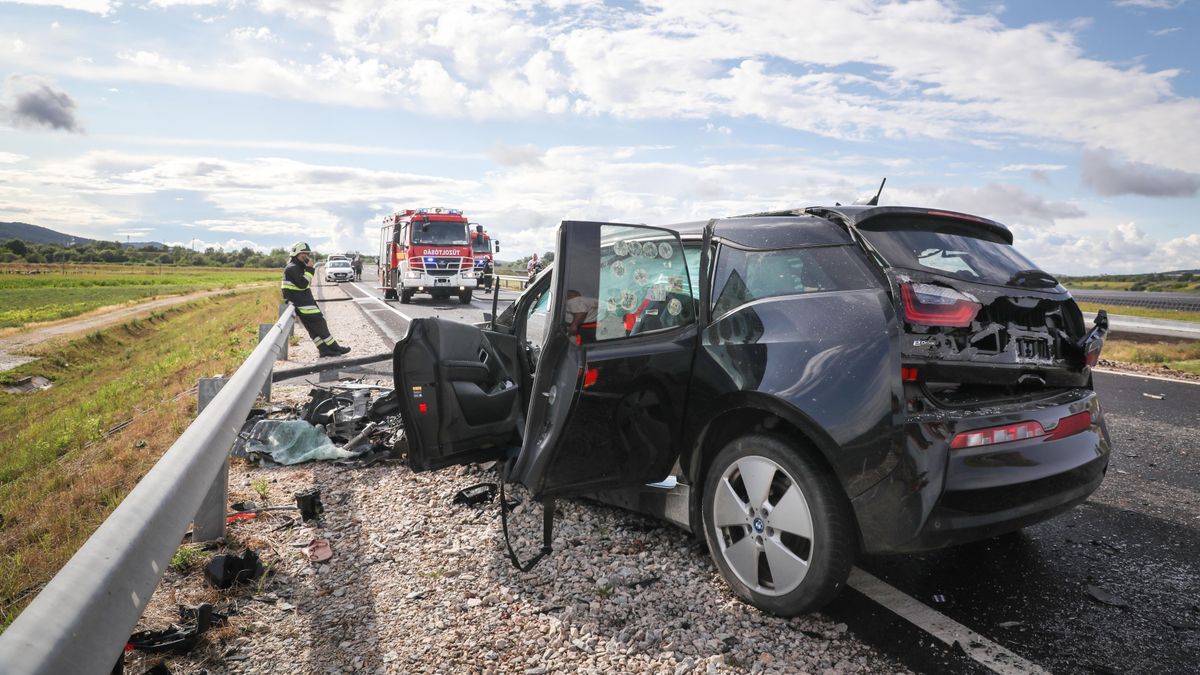 Nagy a baj a 67-es úton – baleset, sávlezárás