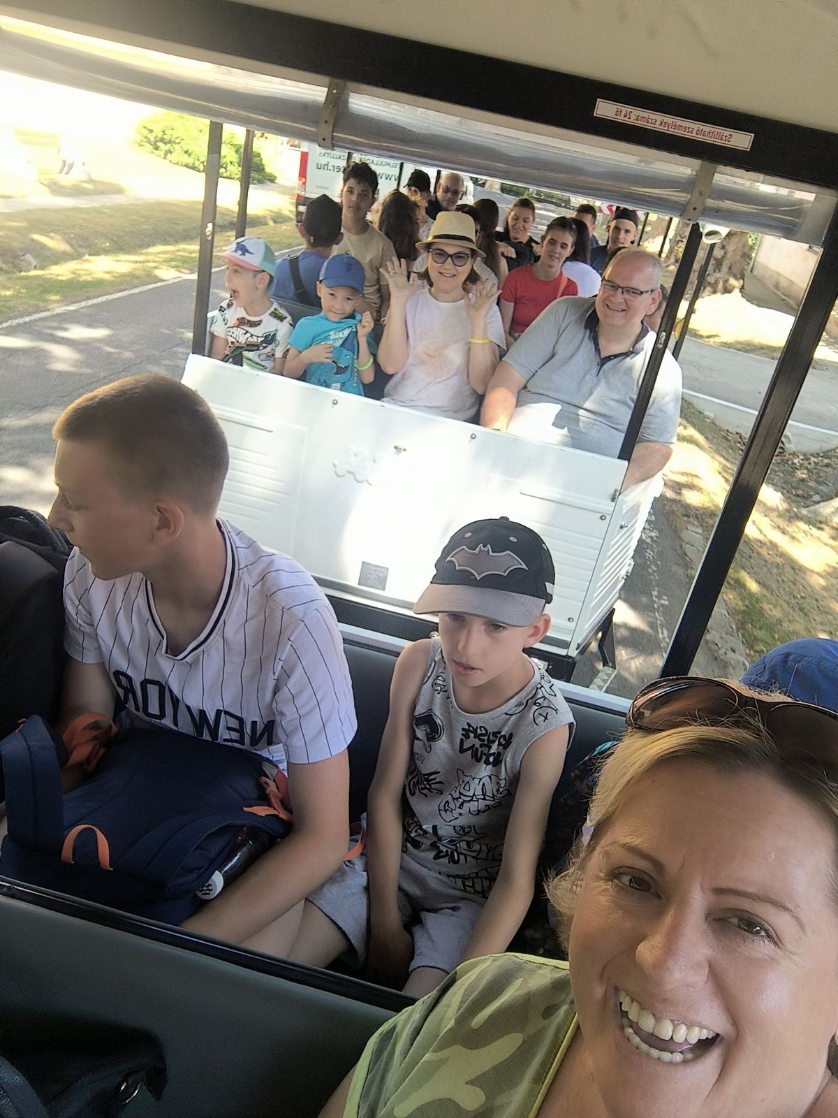 Böjte Csaba védencei a Balatonnál táboroznak