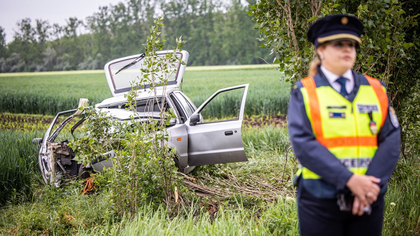 Tűzoltók és mentők a helyszínen – baleset a 7-es főúton