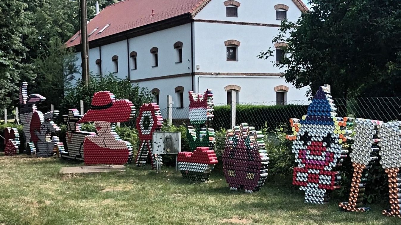 Ne tapogassák a kalapos nőt, hívták fel a kisgyalániak figyelmét
