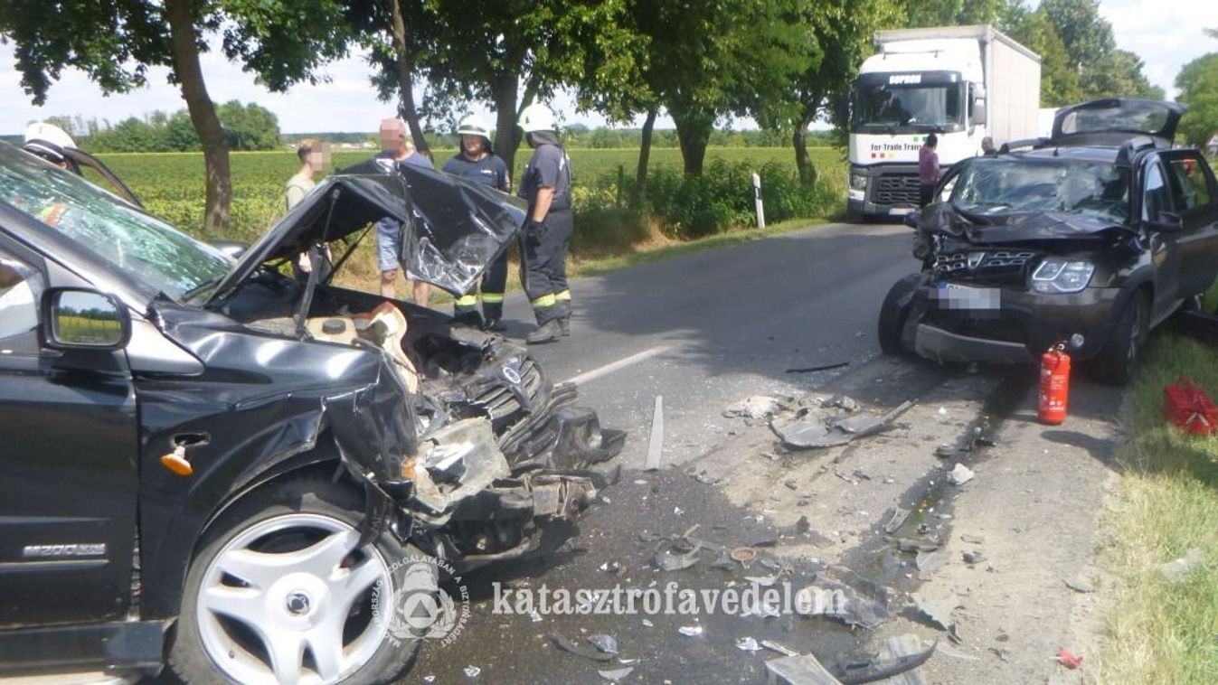 Balesetek estéje: fotókon mutatjuk, hogyan törtek rommá az autók a somogyi utakon