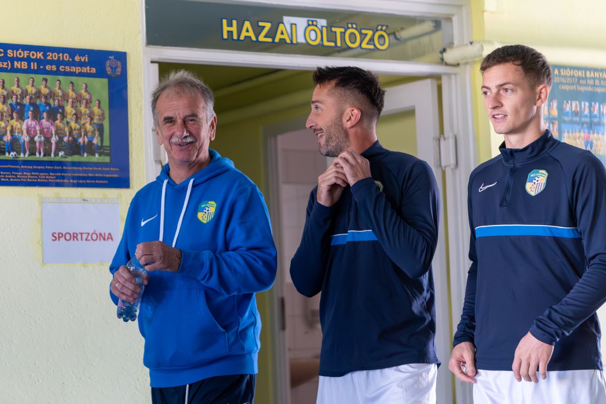 A BFC Siófok csapatkapitánya, Horváth Attila (középen) igyekszik összefogni a csapatot