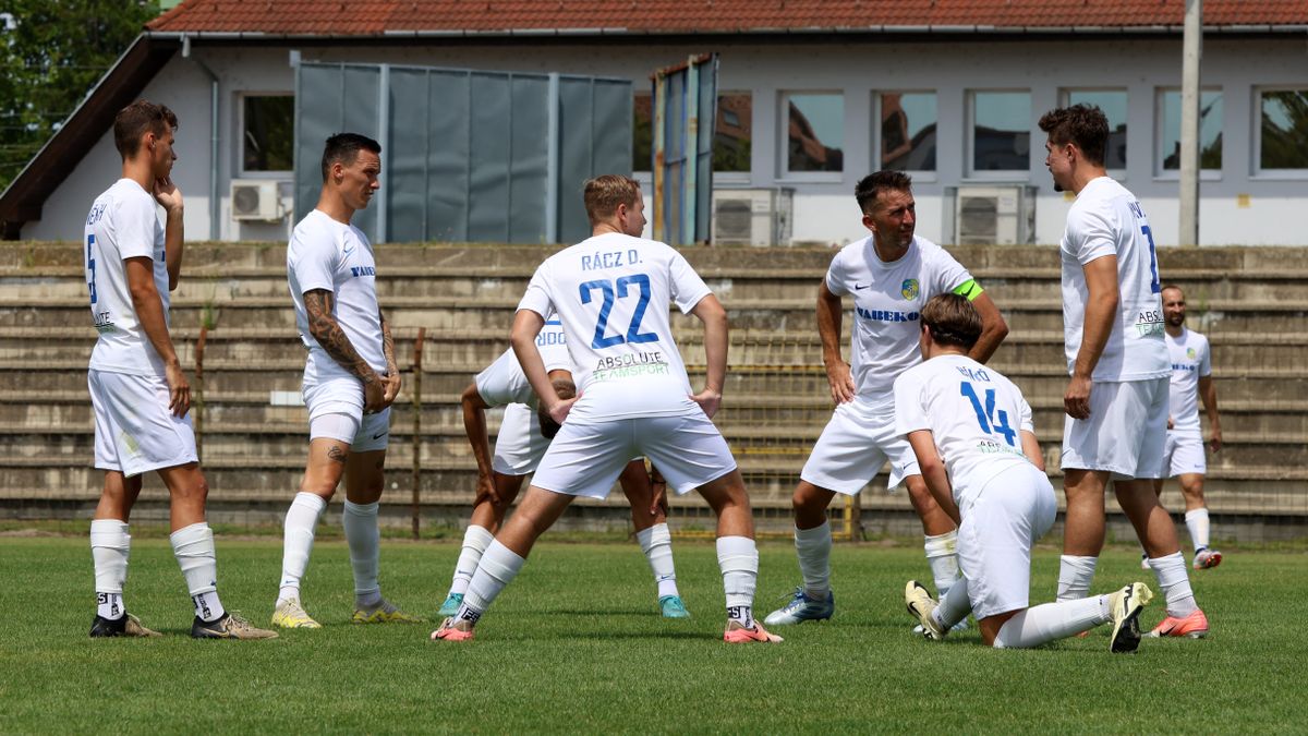 BFC Siófok játékosai felkészülési mérkőzésen a Vasas FC II ellen