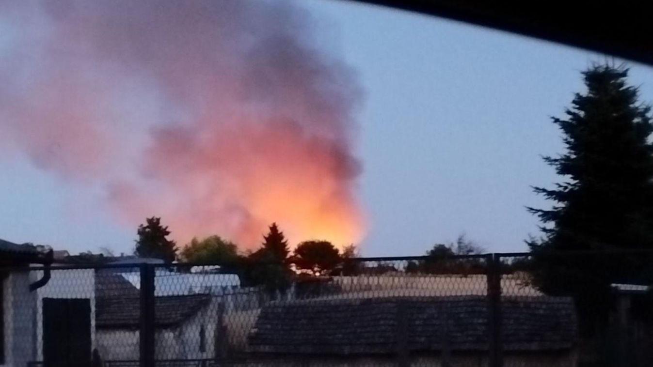 Hatalmas tűz Lengyeltótiban: a konyháról terjedtek át a házban a lángok ...