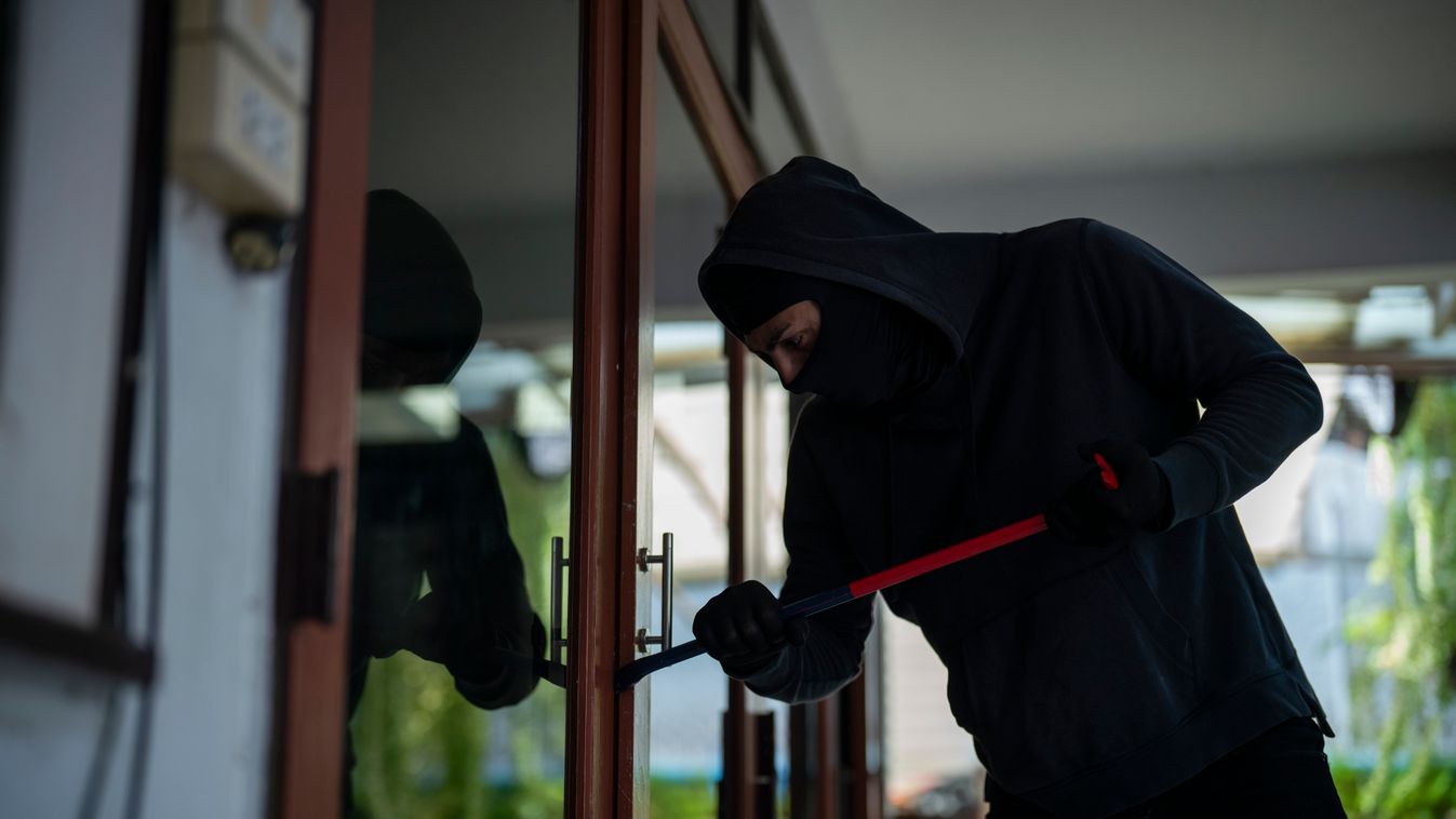 Elhagyta a rendőrségi idézését a tolvaj, gyorsan elkapták a lopott cipővel