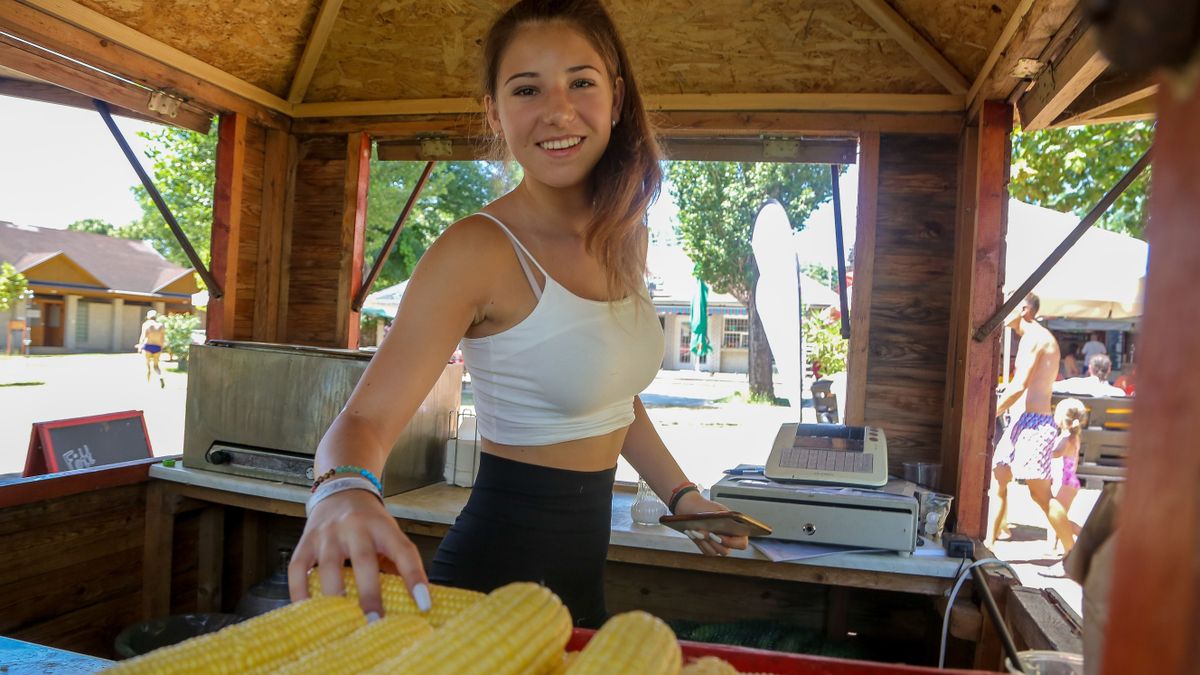 A balatoni strandok ikonikus íze volt a főtt kukorica – egykor megélhetést is adott a vállalkozó kedvű fiataloknak.