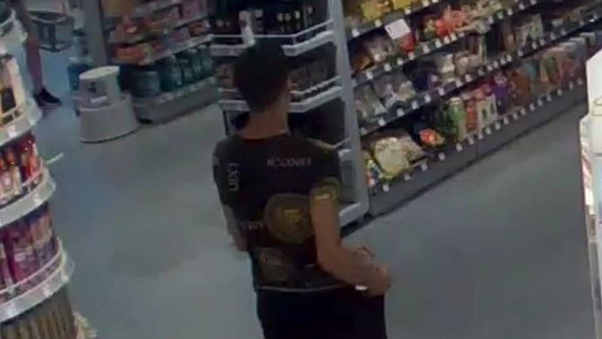 Ruhák helyett 26 ezer forintnyi húst vitt a próbafülkébe, nem hiszed el, miért