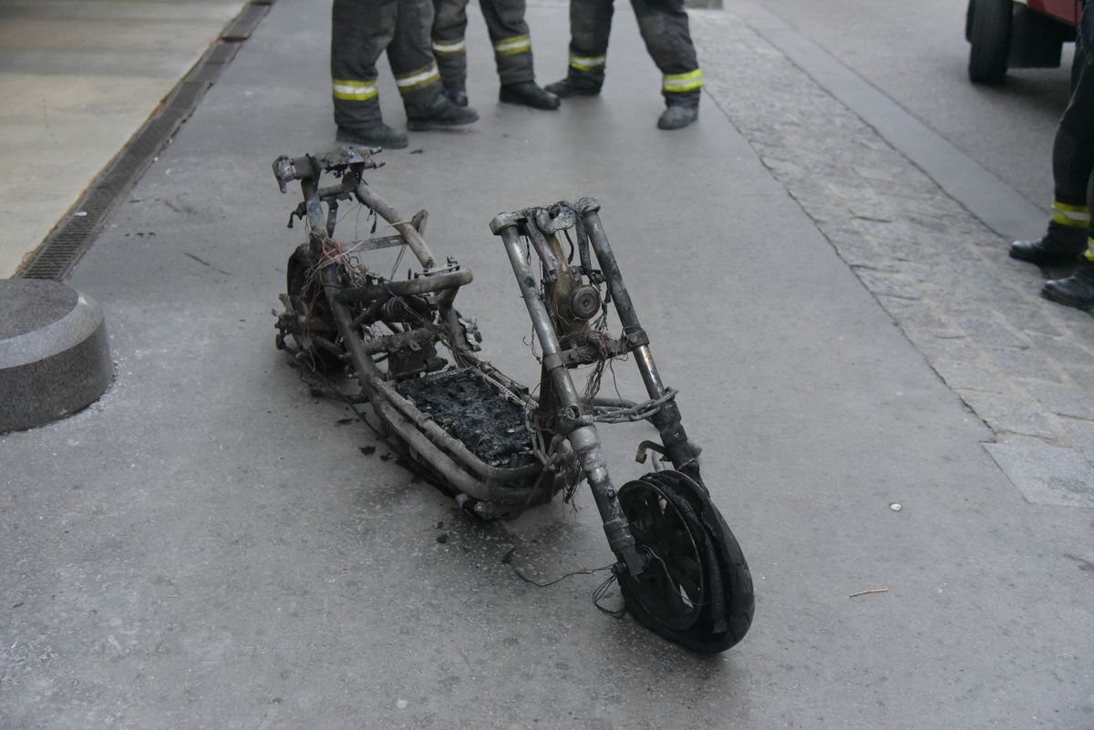 Lángoló rollerek: veszélyben a száguldozók