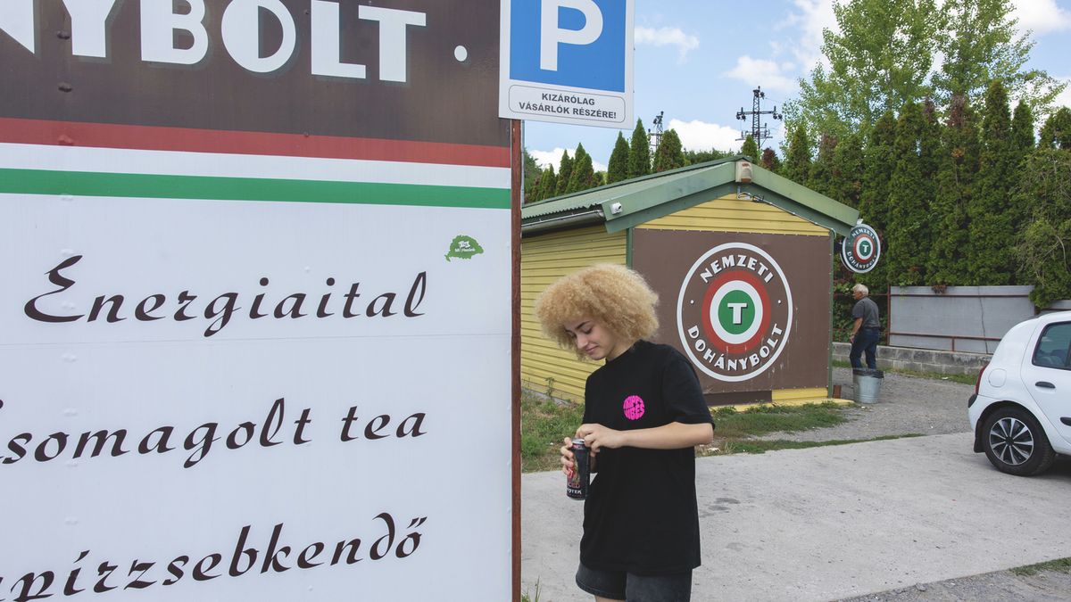 Tilos a dohányboltok körüli alkoholfogyasztás