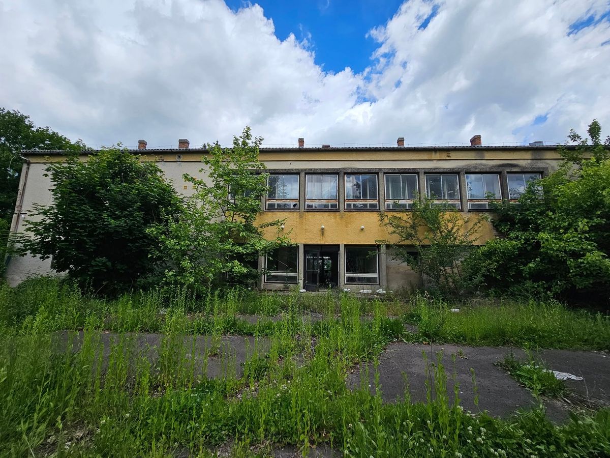 iregszemcse a kutatóintézetahol az enyészet az őr