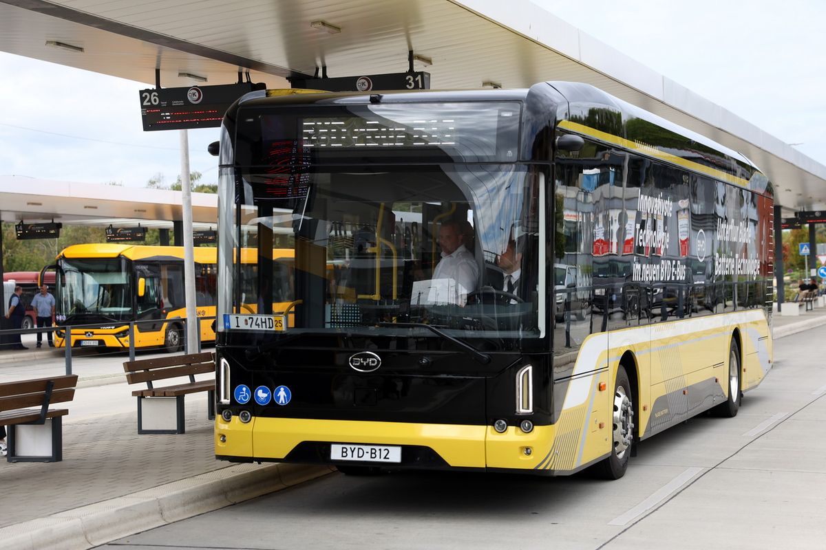 bemutatták az új elektromos autóbuszokat kaposváron
