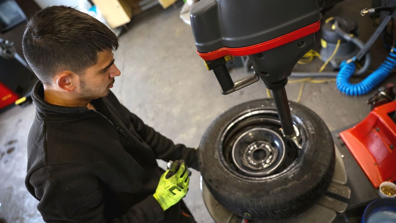 Téli gumi: csak ezeket ne! Még gokartfalnak sem venné meg senki az ilyen abroncsot – erre figyelj választásnál