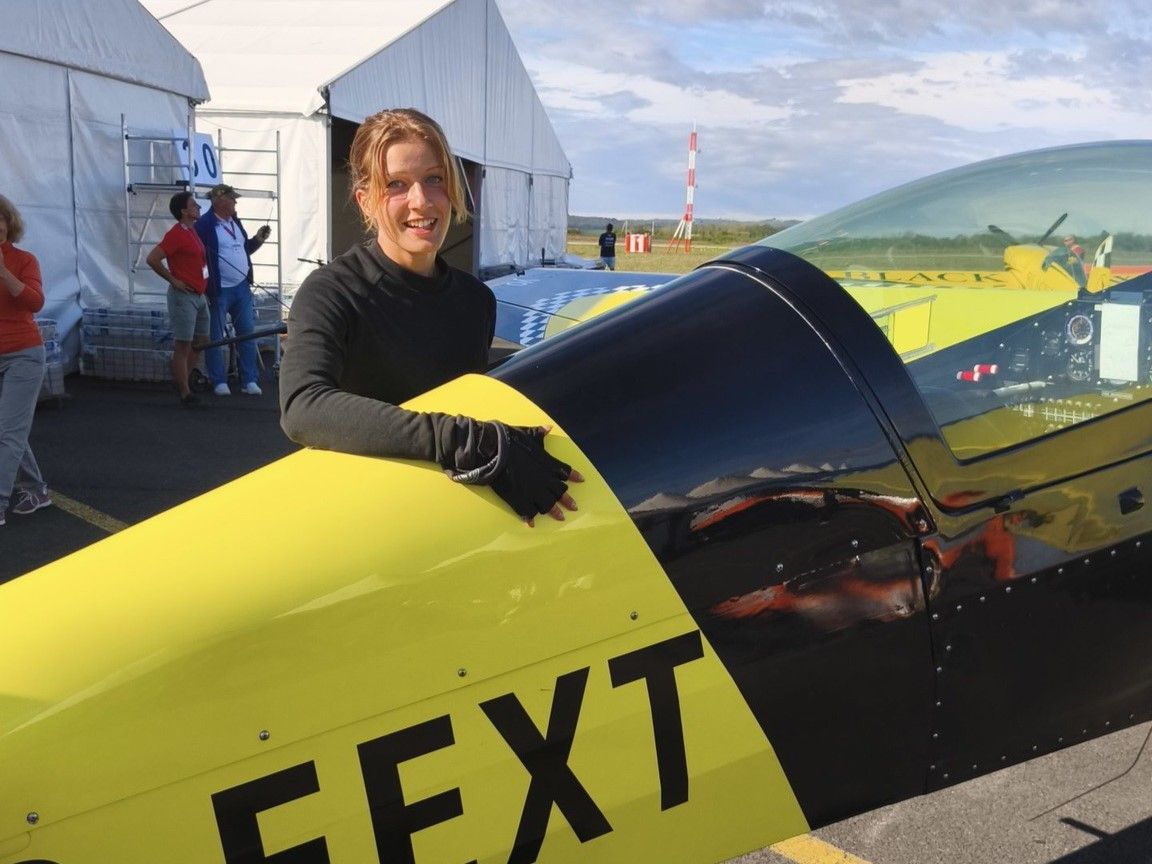 Műrepülő világbajnokság a Balatonnál-  bronzérmes csapatban  a kaposvári Szilvási Dóra