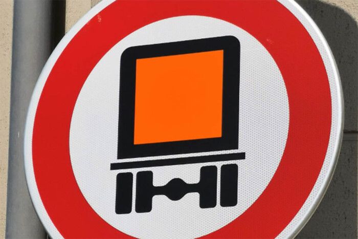 Ez talán a legfurcsább KRESZ-tábla, ami a közlekedők csak kis százalékának fontos, nekik viszont nagyon