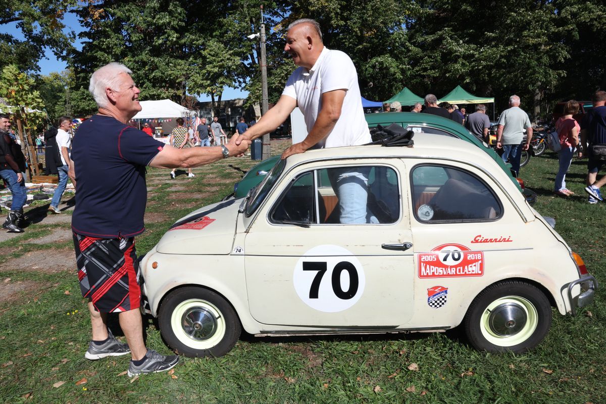 Nem minden autóhoz kell egyedi rendszám, van, aki kiemelkedik a tömegből Fotó: Lang