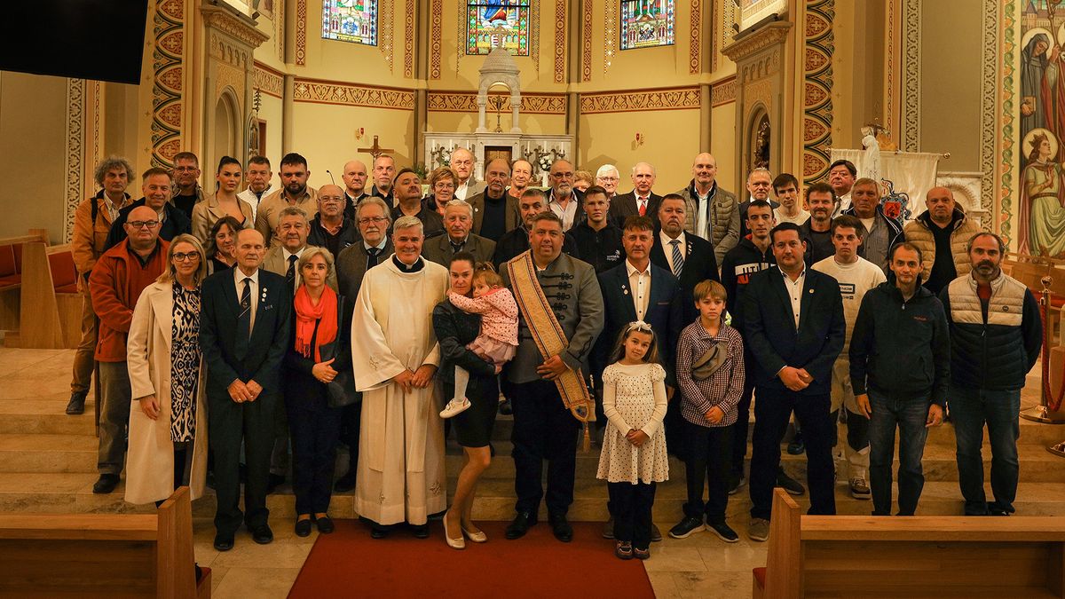 Szent Lukács napi ünnepség résztvevők csoportkép.