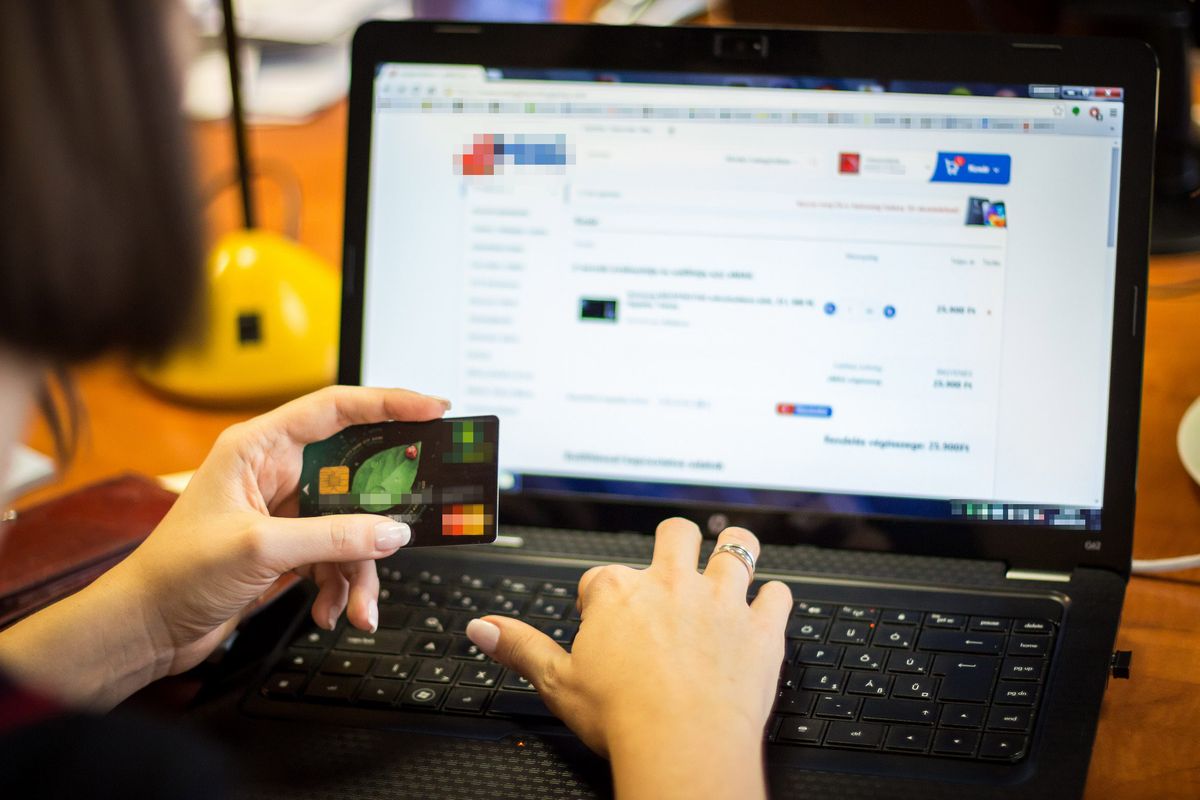 Internetes csalás: weboldalak, wifik, routerek