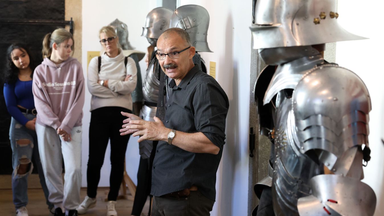 A kaposvári diákok telefonozás helyett múzeumba járnak