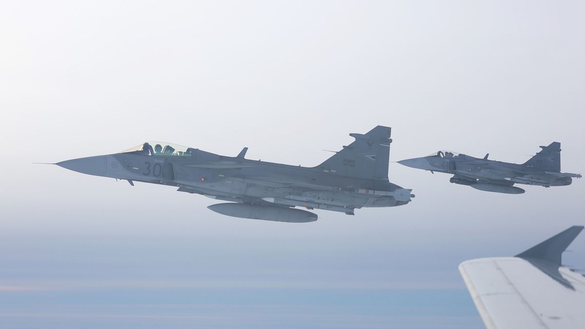 Lezuhant egy magyar Gripen Szolnoknál