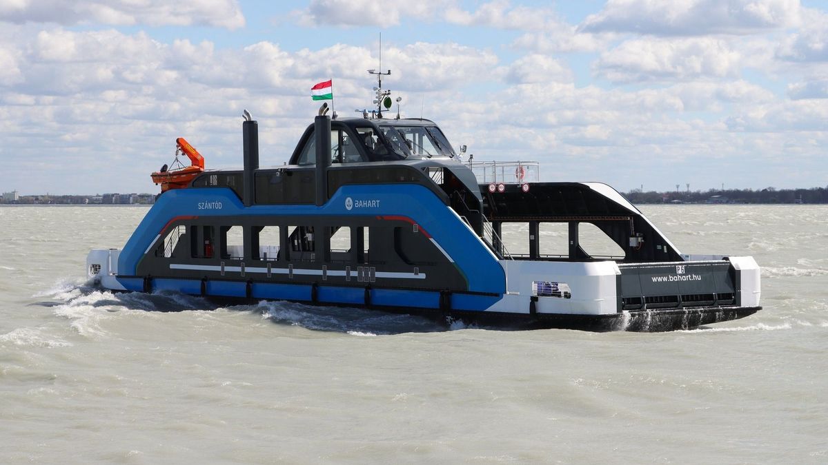Ősziesre hangol a Balaton: hétfőtől életbe lépett az új kompmenetrend