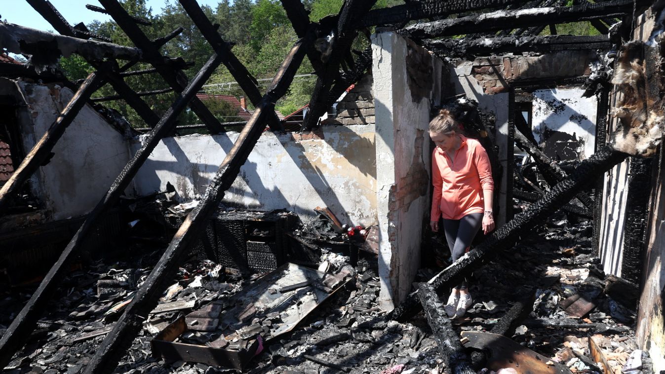 Percek alatt leégett az otthonuk, rengetegen összefogtak a háromgyermekes...