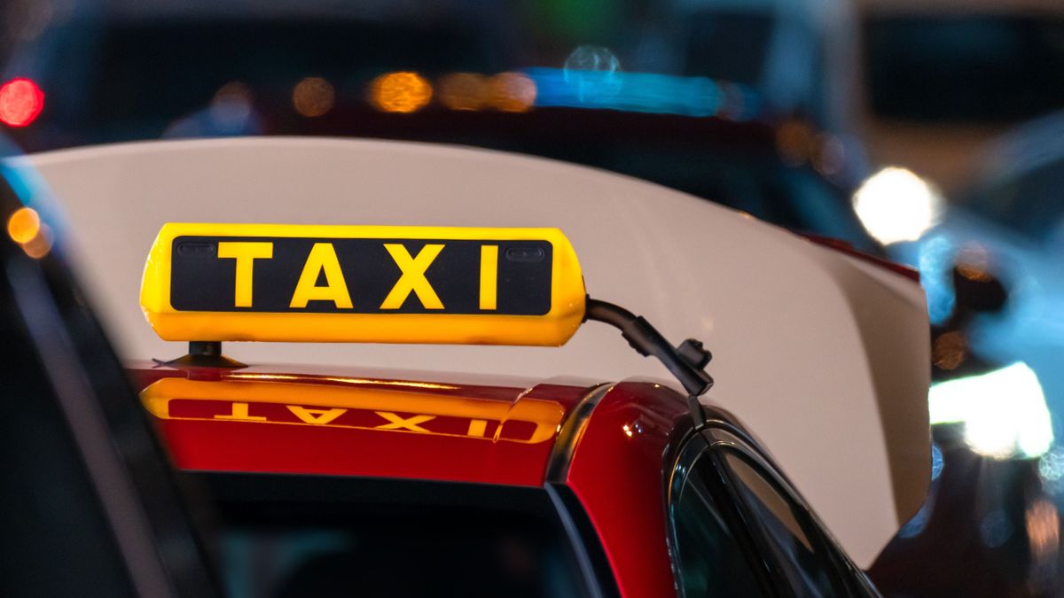 Eltaxizták a lopott pénzt a fiatal lányok – nem győzték kivárni a vonatot...