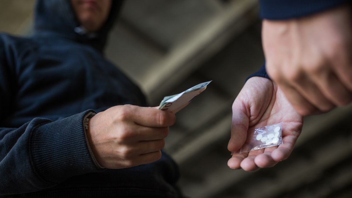 Drogkereskedő bukott le Somogyban: házakat és autókat vett a vagyonából