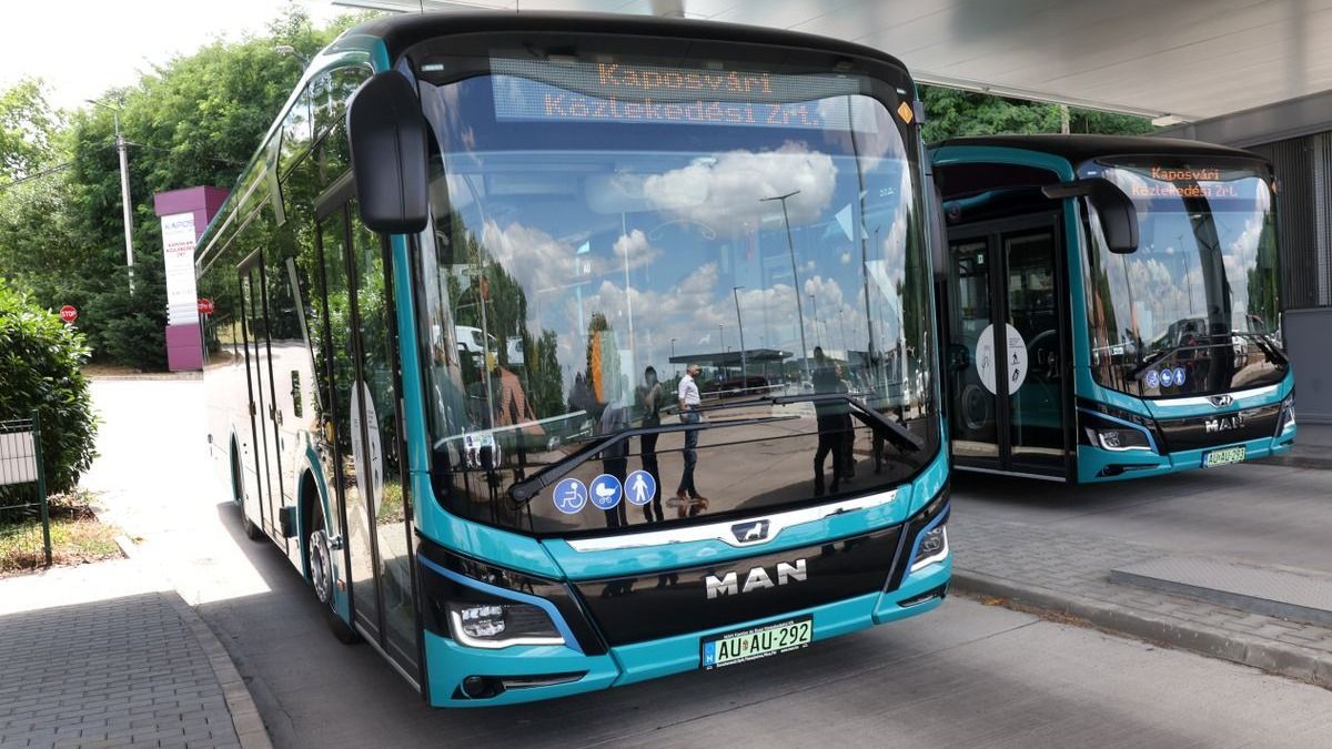 Új e-buszok és önvezető tervek Kaposváron – új buszmegállókat jelöltek ki