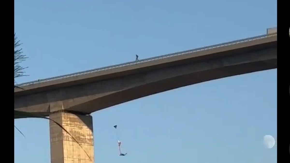 Valaki csinált egy bázisugrást a Kőröshegyi völgyhídról?
