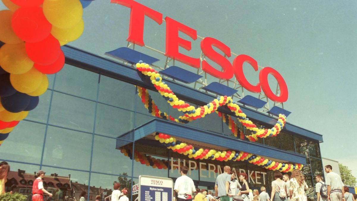 28 éves a kaposvári Tesco – nézd meg, milyen volt a nyitás napján!