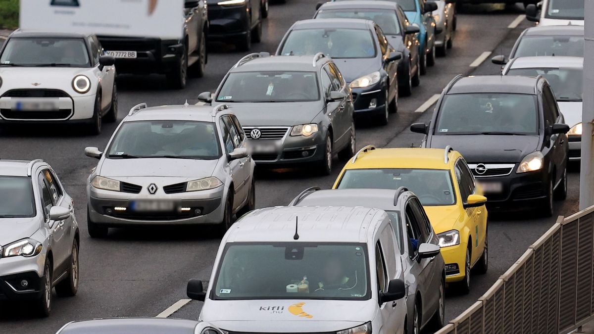 Vigyázat a Balaton felé, bedugult az M7-es