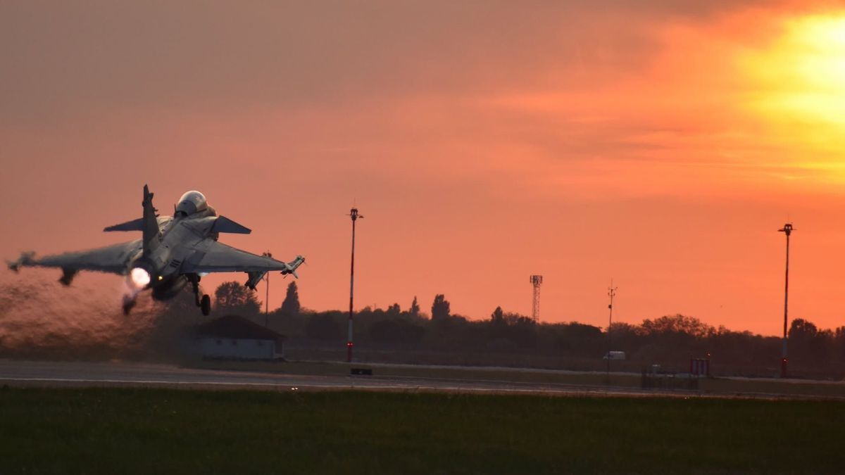Rendkívüli riasztás: a paksi atomerőmű felé repült egy lopott kisrepülő, felszálltak a Gripenek