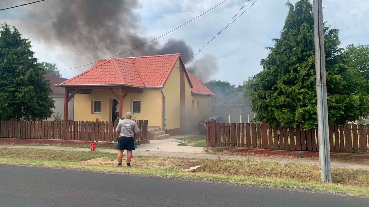 Lángokba borult egy családi ház Somogysárdon