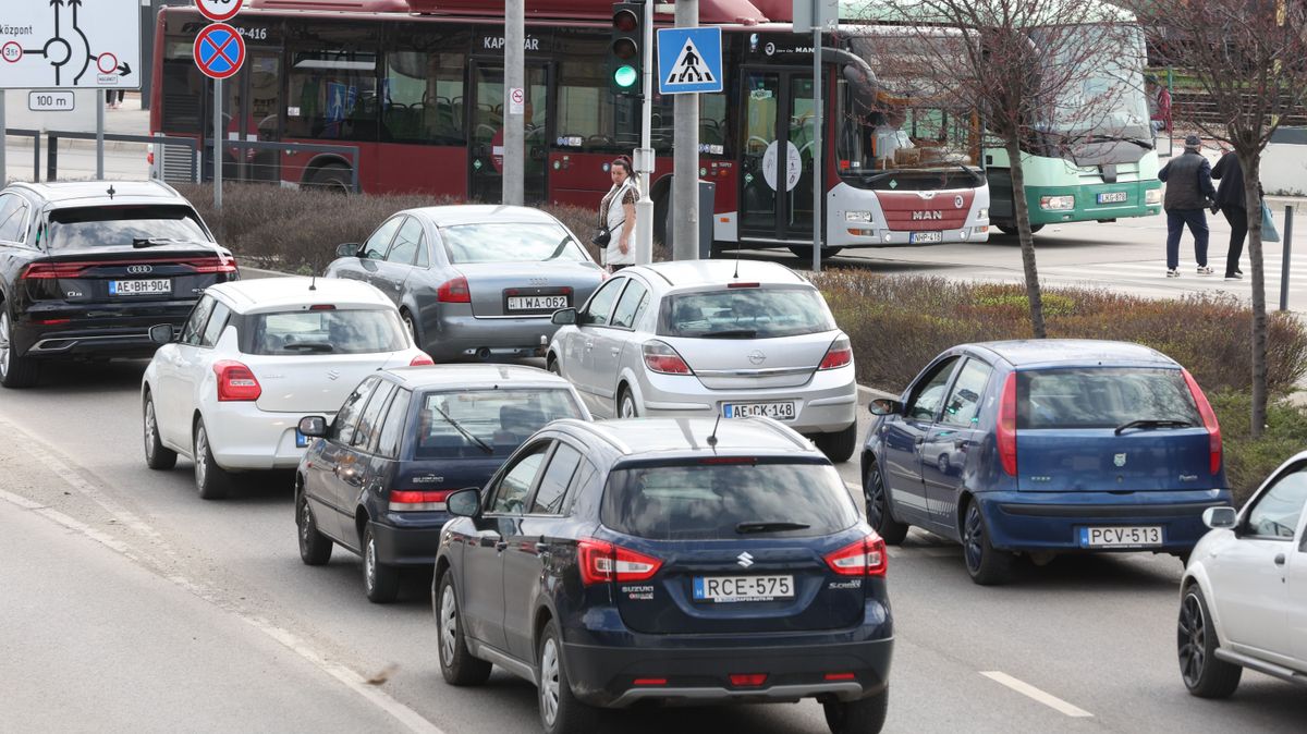 Holnap több ezer gyermek indul útnak, rajtunk múlik az utak biztonsága