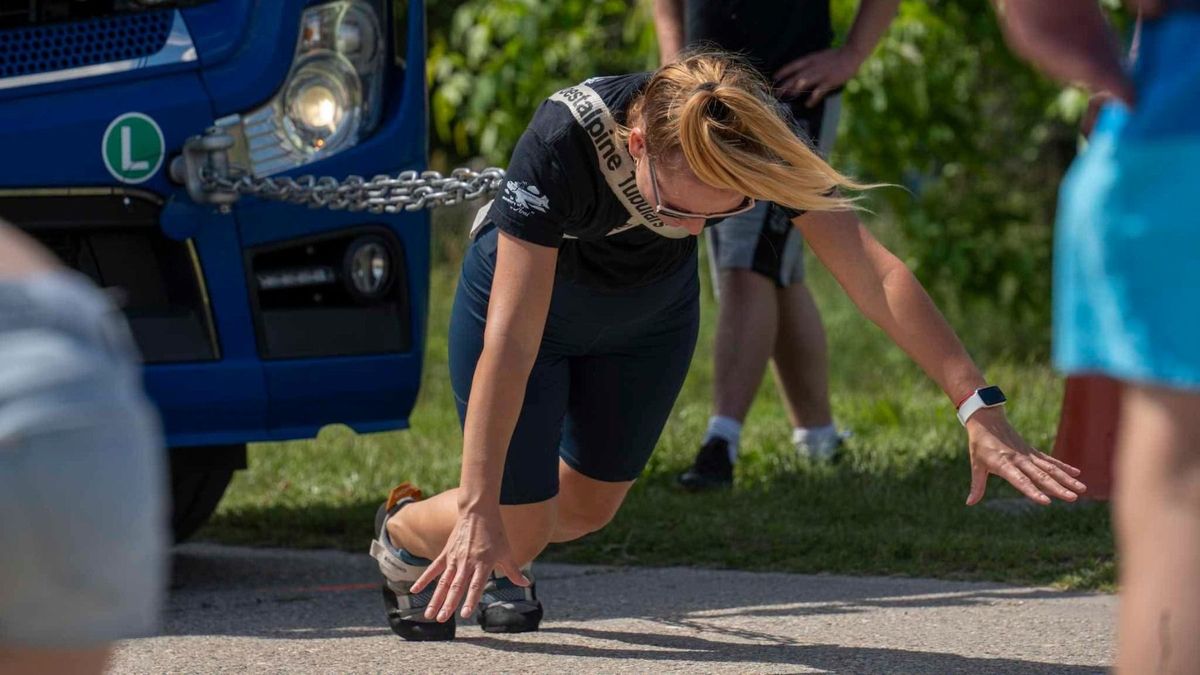 A 8 és fél tonnás kamion egyáltalán nem akadály – elképesztően erő lakozik a kaposvári anyukában