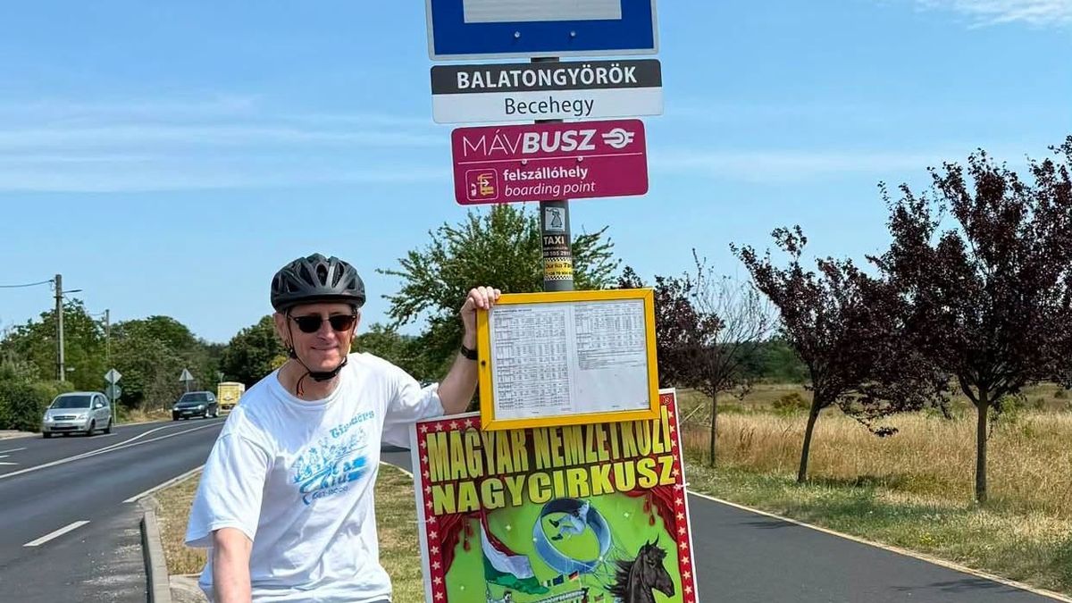 Két keréken a Balatonig: Varga Mihály az öltönyt hátrahagyva, biciklire pattant