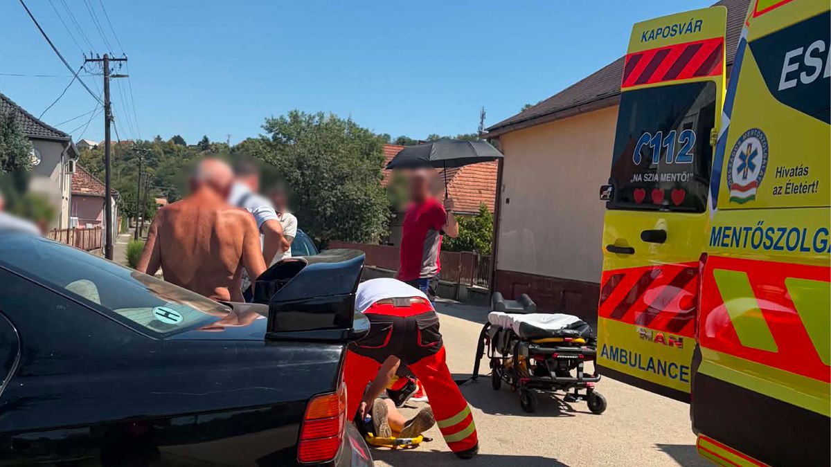 Súlyos baleset Kaposváron: autóval ütközött és kórházba került egy kerékpáros
