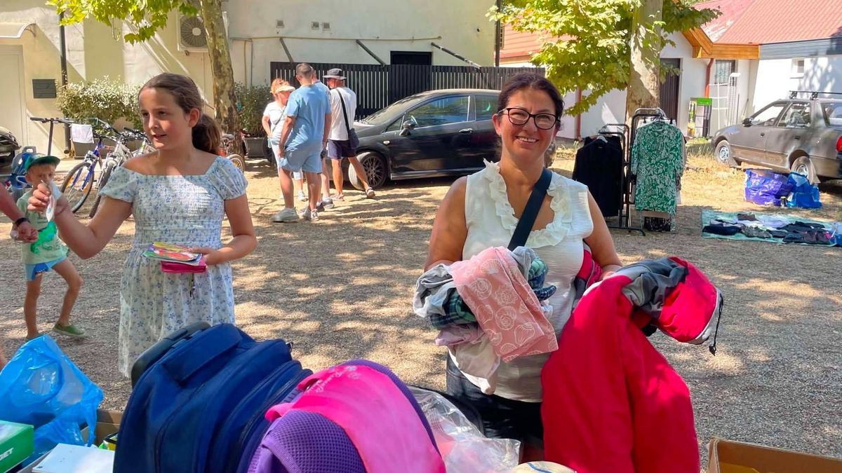Jótékony bolhapiac: öt kerékpárt és rengeteg tanszert gyűjtöttek a balatonszemesi családoknak