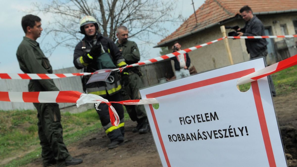 Nagy volt a pánik Kaposváron, gránátot pakoltak elő a Cseri úton egy ház udvarán
